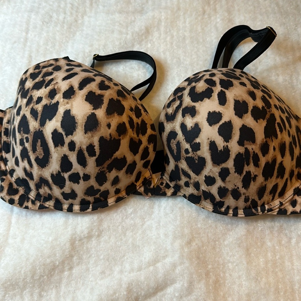 EUC Leopard print Victorias Secret Bra 40Dd